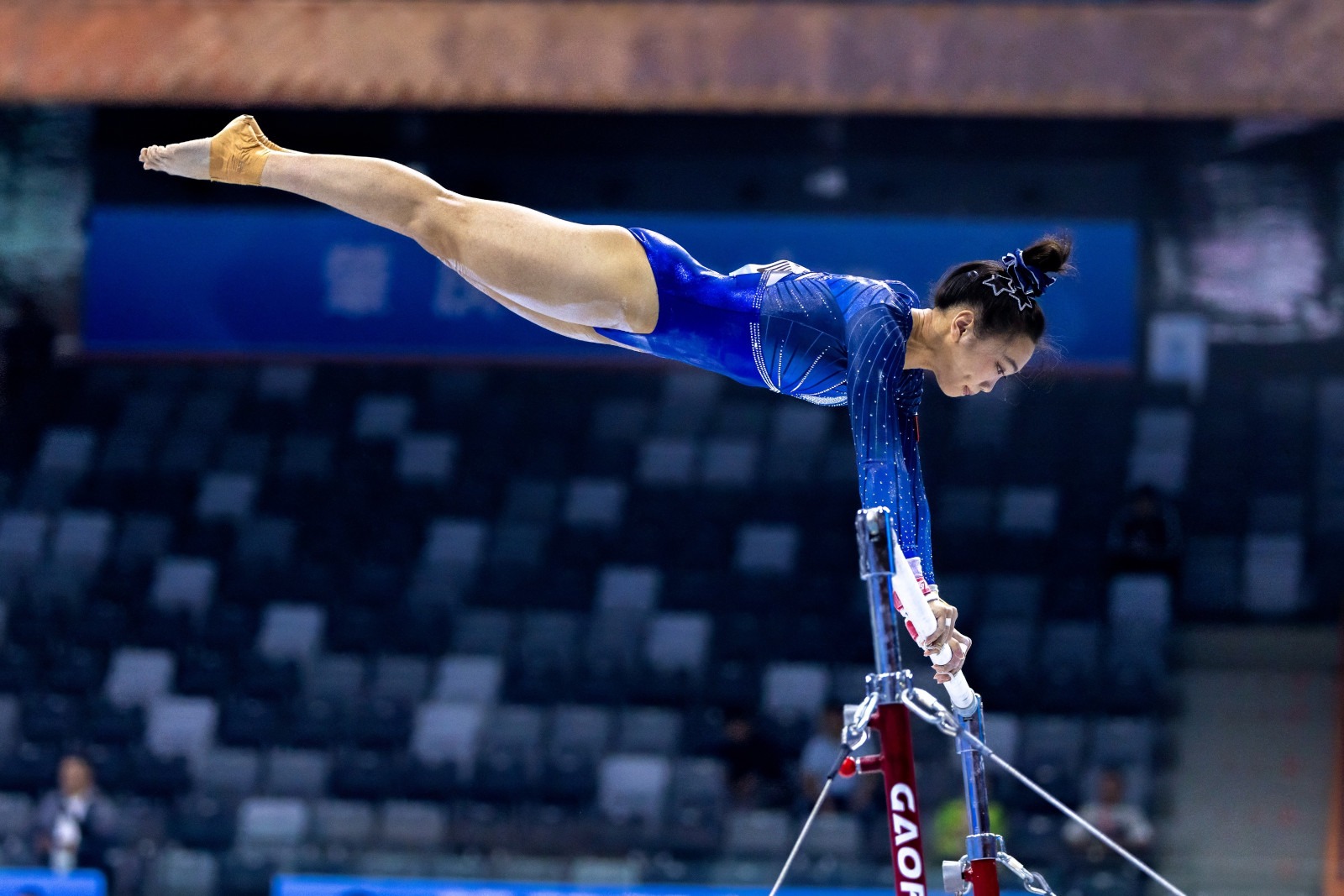 概率论中的“大数定律”与“中心极限定理”是如何左右赌桌胜负的？（从大数定律到中心极限定理：赌桌输赢的数学真相）