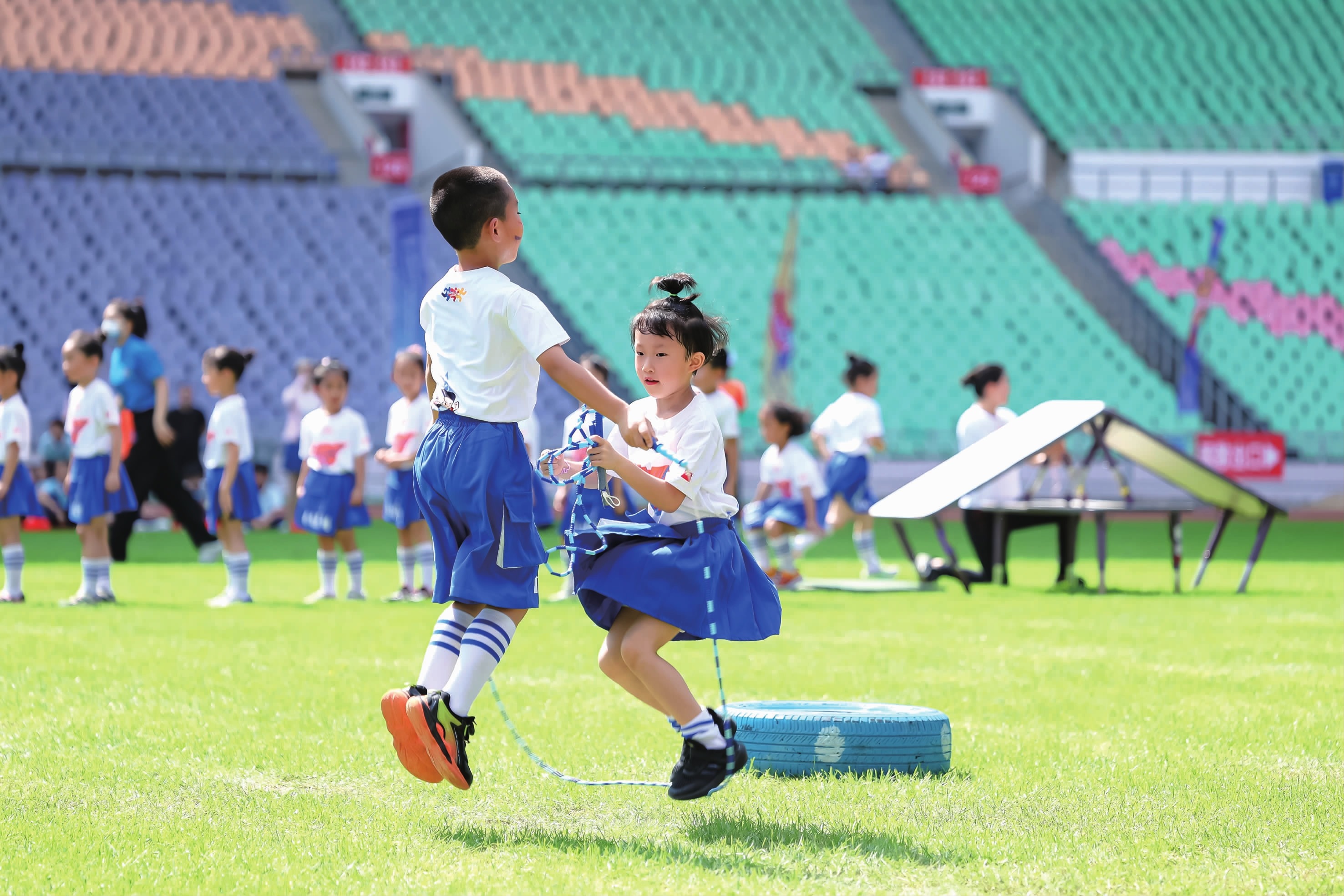 曼联官方：阿莫林不再担任球队主帅 本赛季战绩引关注